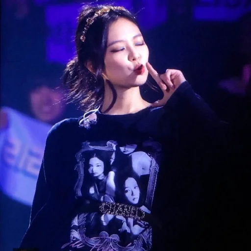🥟 Стикер «kim jennie» для Telegram