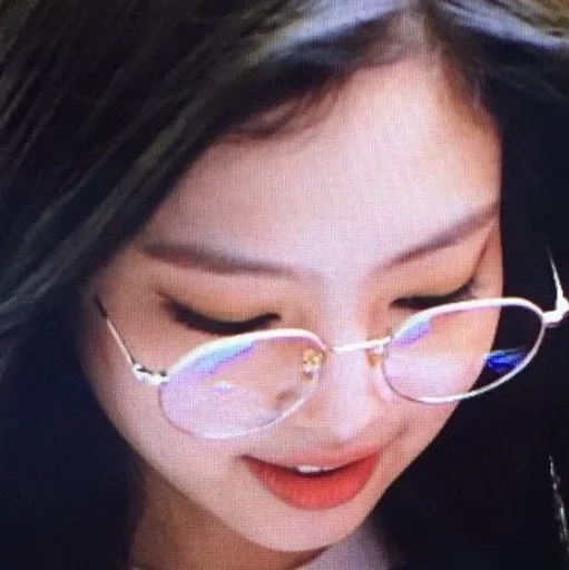 🥟 Стикер «kim jennie» для Telegram