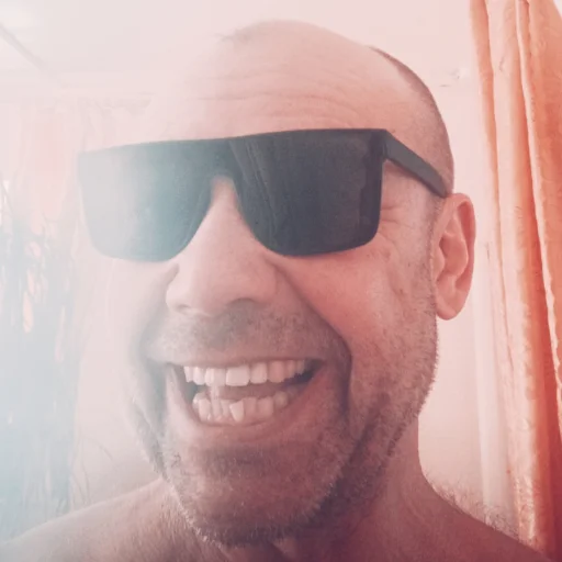 😁 Стикер «ozonshots» для Telegram