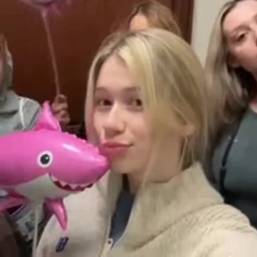 😍 Стикер «inst rinna» для Telegram
