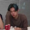 😞 Эмодзи «random kpop» для Telegram