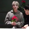 😘 Эмодзи «random kpop» для Telegram