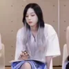 😒 Эмодзи «random kpop» для Telegram