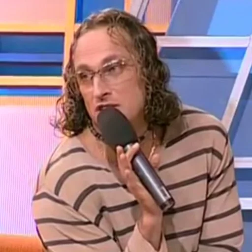 👑 Стикер «смотрю русское тв и радуюсь жизни» для Telegram