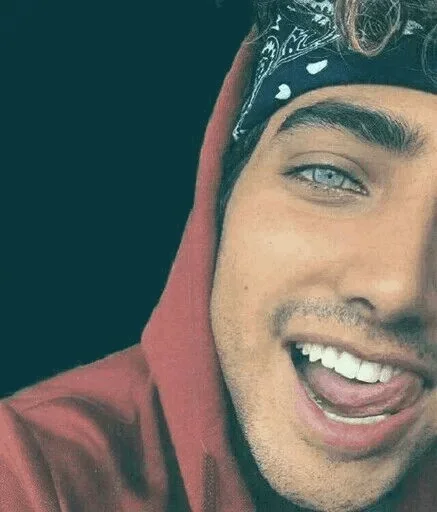 🤨 Стикер «Real Guy» для Telegram