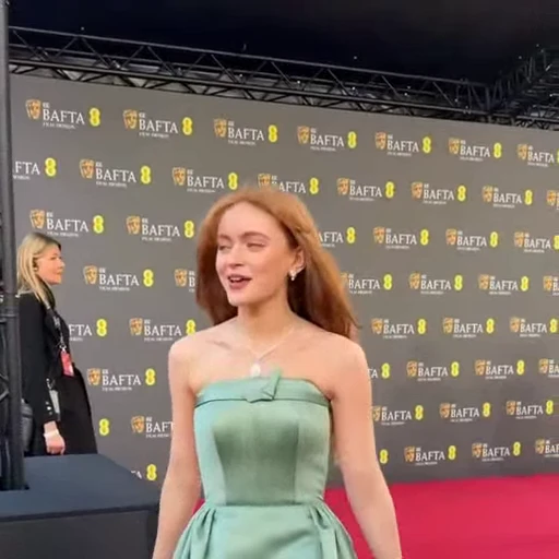 🤩 Стикер «Sadie Sink» для Telegram