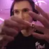🫥 Эмодзи «✌ серёга пират - блогер» для Telegram
