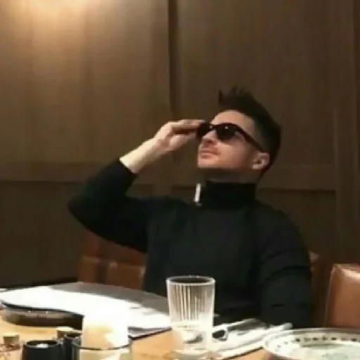 😎 Стикер «Сережа Лазарев» для Telegram