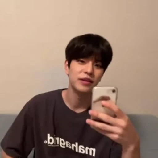 🦦 Стикер «-🦦 ; #seungmin / . .» для Telegram