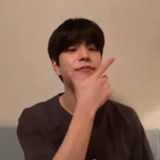 🦦 Стикер «-🦦 ; #seungmin / . .» для Telegram