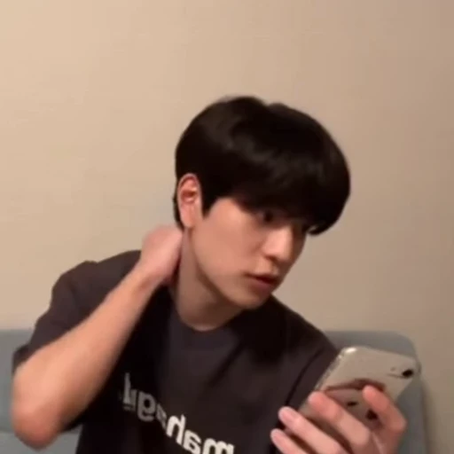 🦦 Стикер «-🦦 ; #seungmin / . .» для Telegram
