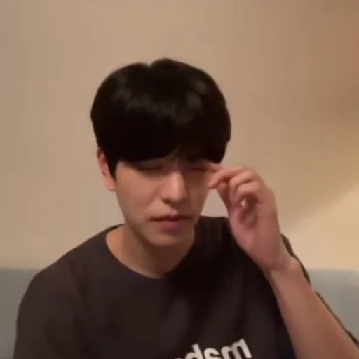 🦦 Стикер «-🦦 ; #seungmin / . .» для Telegram