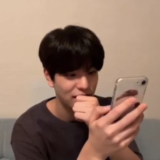🦦 Стикер «-🦦 ; #seungmin / . .» для Telegram