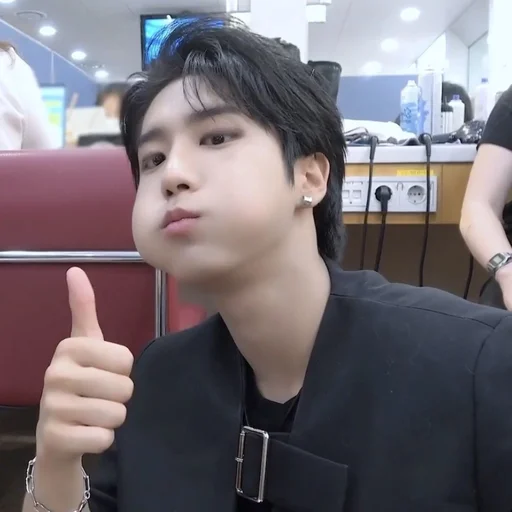 👍 Стикер «3퍼머이끄 / stray kids» для Telegram