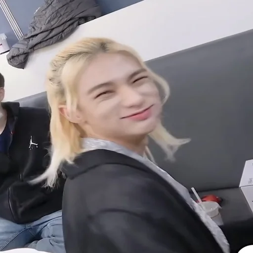 😊 Стикер «3퍼머이끄 / stray kids» для Telegram