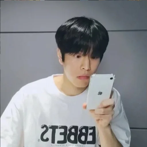 🤔 Стикер «3퍼머이끄 / stray kids» для Telegram
