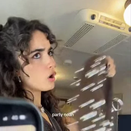 🤩 Стикер «Asha Banks» для Telegram