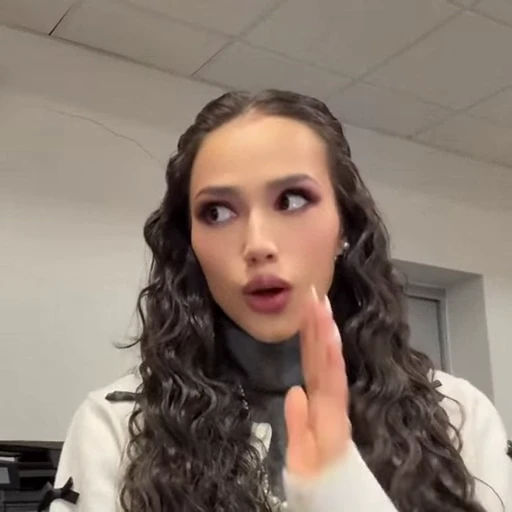 🤩 Стикер «Алина Загитова» для Telegram