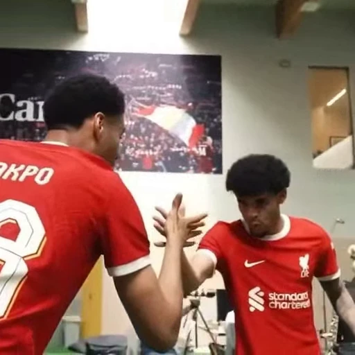 🤩 Стикер «Liverpool one love» для Telegram