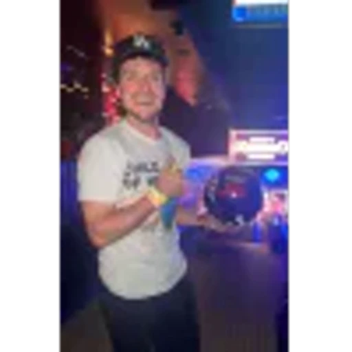 🤩 Эмодзи «Josh Hutcherson» для Telegram