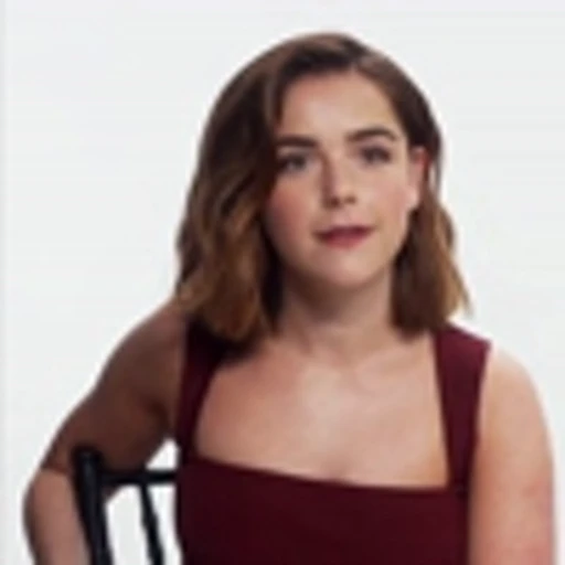 🤩 Эмодзи «Kiernan Shipka» для Telegram