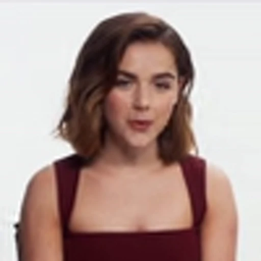 🤩 Эмодзи «Kiernan Shipka» для Telegram