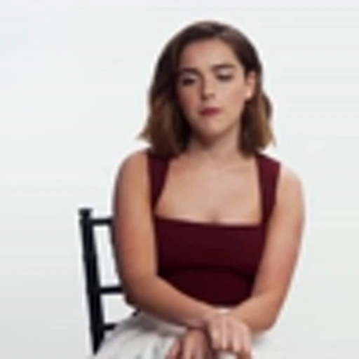 🤩 Эмодзи «Kiernan Shipka» для Telegram