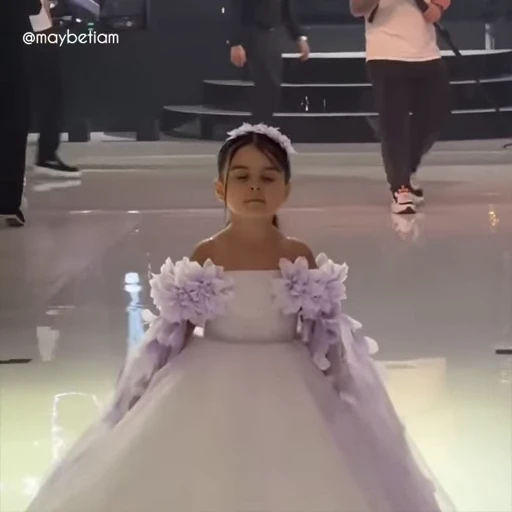 👰‍♀ Стикер «𝐀𝐥𝐢𝐧𝐚'𝐜💋» для Telegram