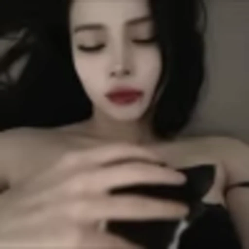 🧛‍♀️ Эмодзи «Girls vibe» для Telegram