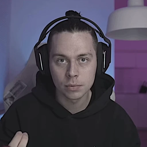 ☝️ Стикер «Frame Tamer» для Telegram