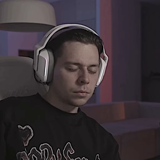 😴 Стикер «Frame Tamer» для Telegram