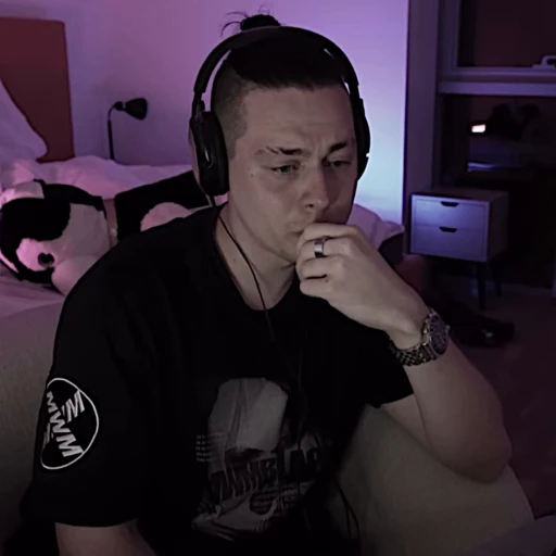 😢 Стикер «Frame Tamer» для Telegram