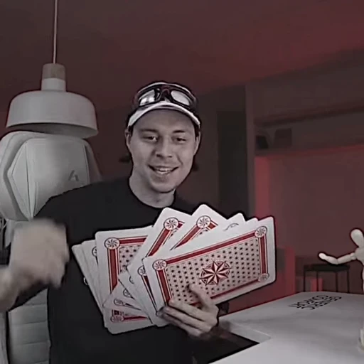 🃏 Стикер «Frame Tamer» для Telegram