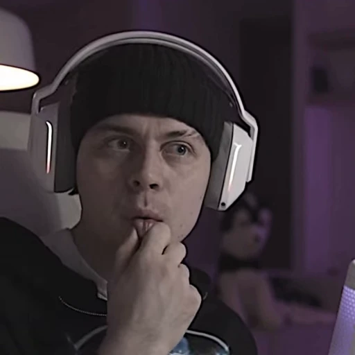 🤔 Стикер «Frame Tamer» для Telegram
