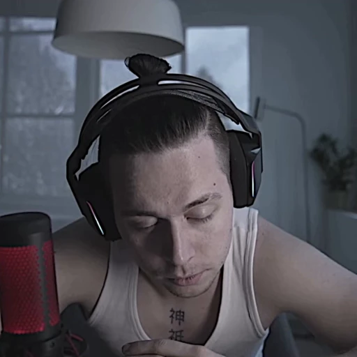 🥱 Стикер «Frame Tamer» для Telegram