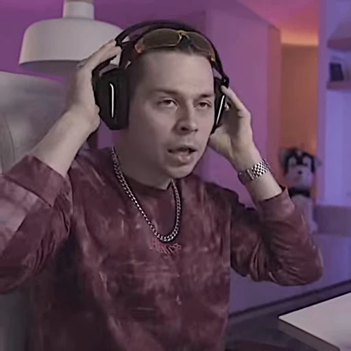 😱 Стикер «Frame Tamer» для Telegram
