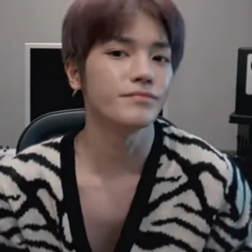 🍤 Стикер «taeyong» для Telegram