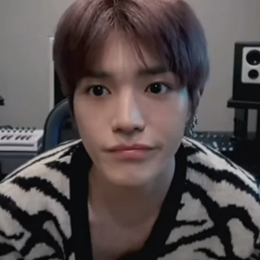 🍤 Стикер «taeyong» для Telegram