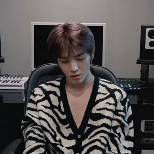 🍤 Стикер «taeyong» для Telegram