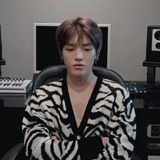 🍤 Стикер «taeyong» для Telegram