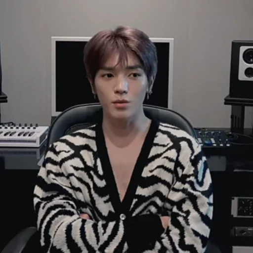 🍤 Стикер «taeyong» для Telegram