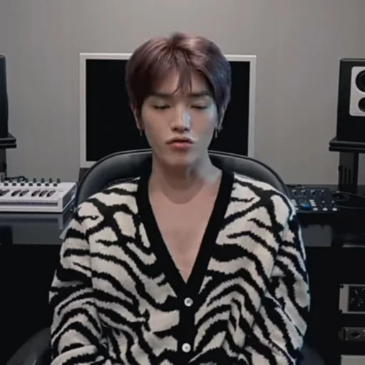 🍤 Стикер «taeyong» для Telegram