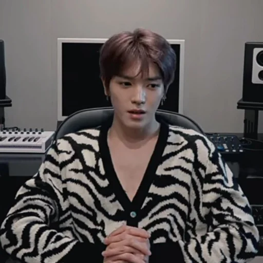 🍤 Стикер «taeyong» для Telegram