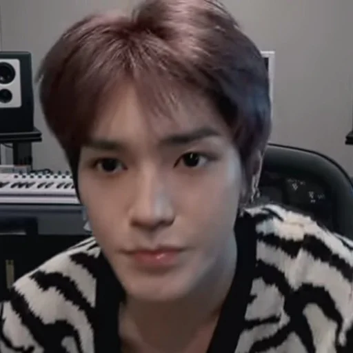 Стикерпак taeyong для Telegram — скачать