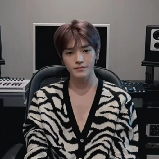 🍤 Стикер «taeyong» для Telegram