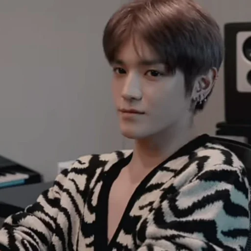 🍤 Стикер «taeyong» для Telegram