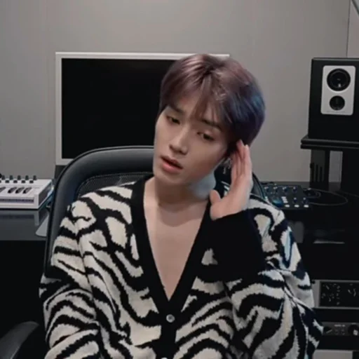 🍤 Стикер «taeyong» для Telegram