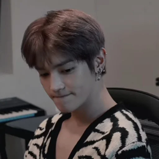 🍤 Стикер «taeyong» для Telegram