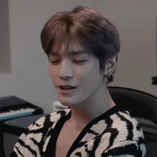 🍤 Стикер «taeyong» для Telegram