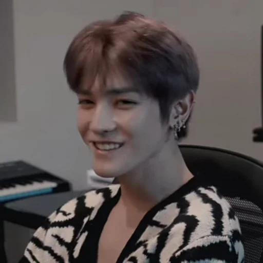 🍤 Стикер «taeyong» для Telegram